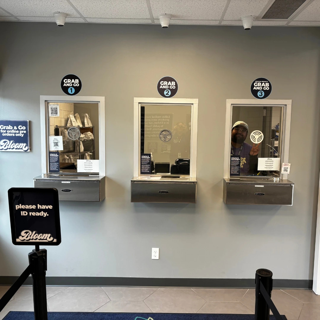 Bloom cannabis Painesville dispensary online ordering express checkout lanes for fast customer pick up orders